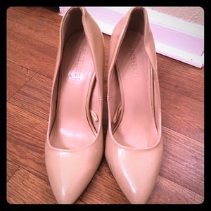 Nude 4in heels in Excellent Condition.